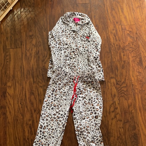 PJ set Victoria’s Secret Leopard - Picture 4 of 8